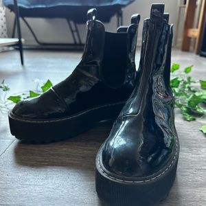 Divided Glossy Platform Boots (Size 40/Size 10)